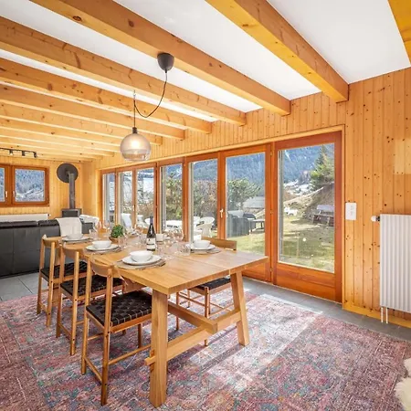 Theo Family Retreat Contemporary Design Chalet *