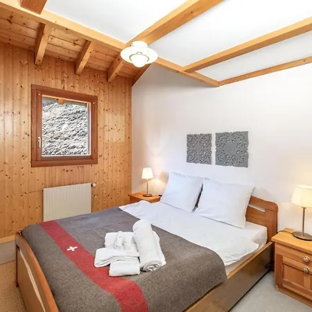 Theo Family Retreat Contemporary Design Chalet