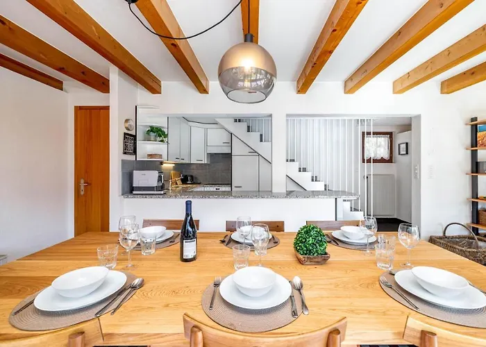 Theo Family Retreat Contemporary Design *